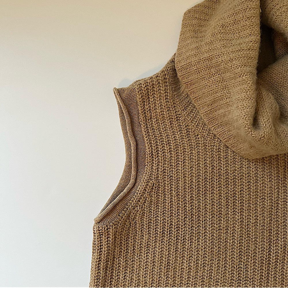 Saks Fifth Avenue Cream 100% Cashmere sleeveless Turtleneck Sweater